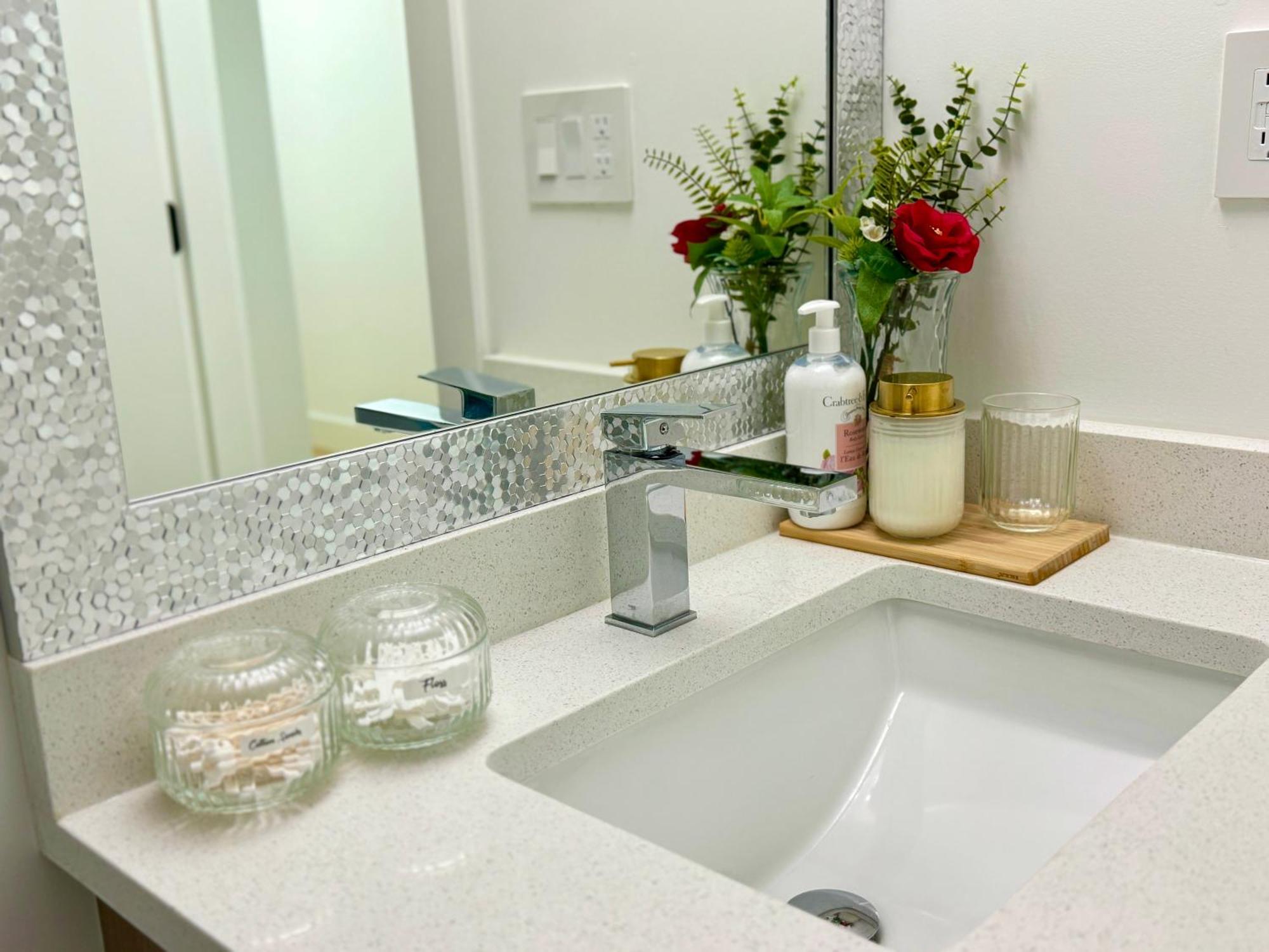 The Sunset Haven- Cozy 2Br Basement Suite Near White Rock サレー エクステリア 写真