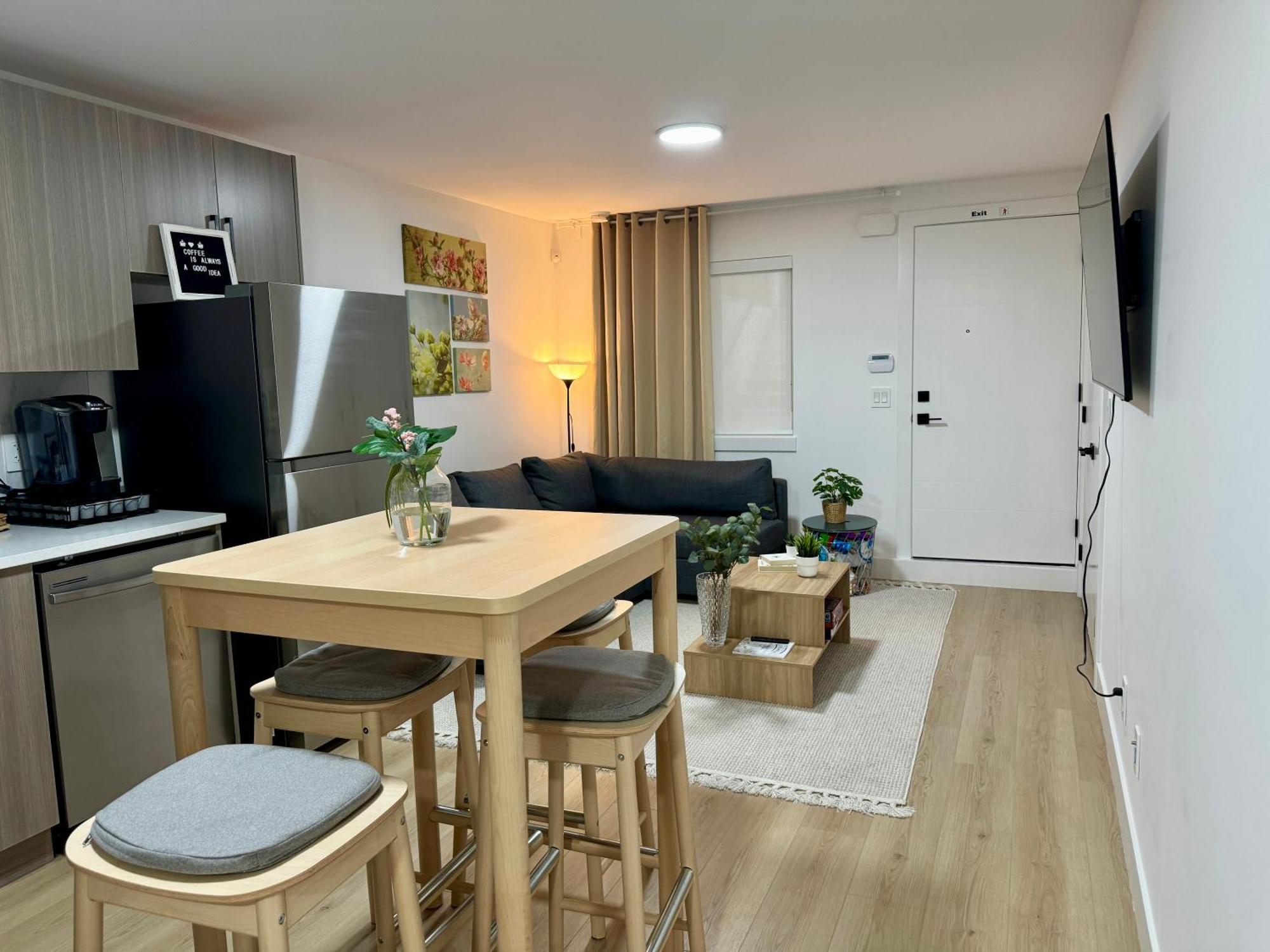 The Sunset Haven- Cozy 2Br Basement Suite Near White Rock サレー エクステリア 写真