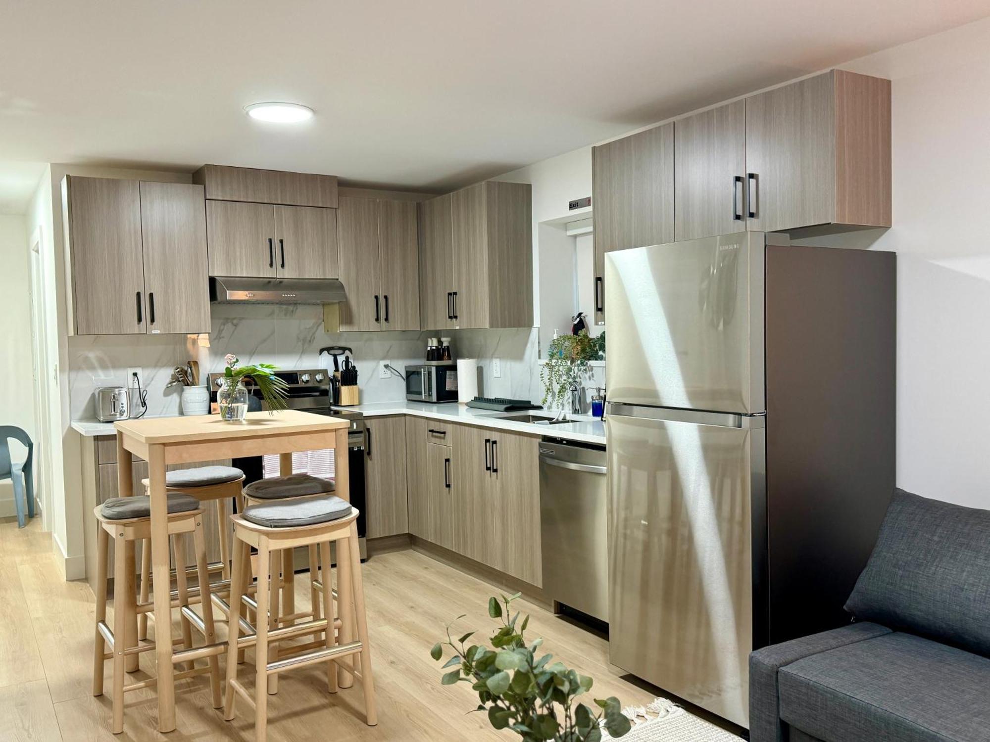 The Sunset Haven- Cozy 2Br Basement Suite Near White Rock サレー エクステリア 写真