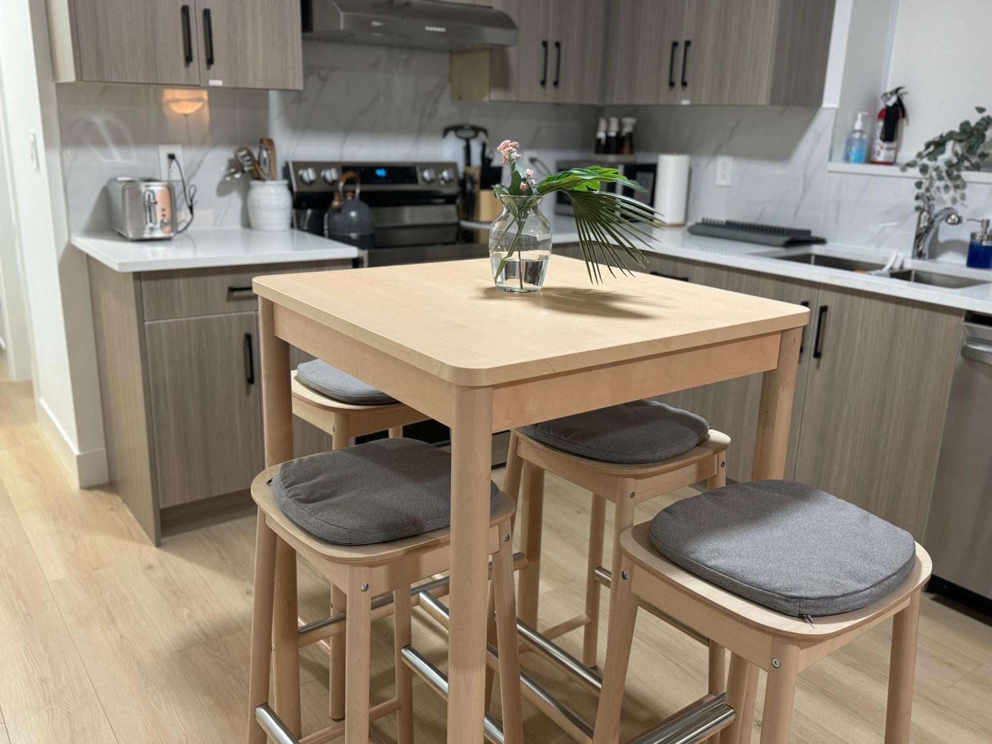 The Sunset Haven- Cozy 2Br Basement Suite Near White Rock サレー エクステリア 写真