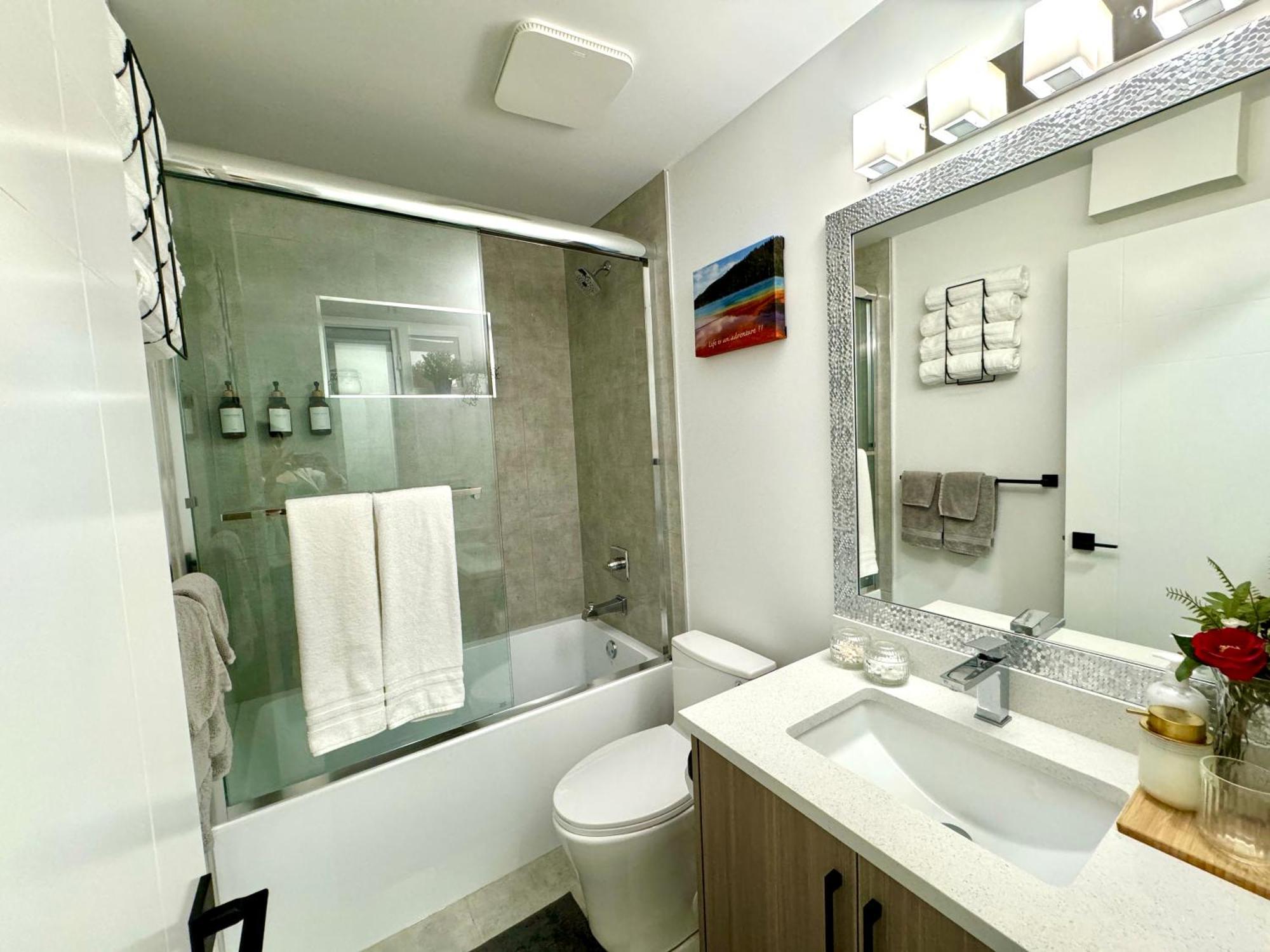 The Sunset Haven- Cozy 2Br Basement Suite Near White Rock サレー エクステリア 写真